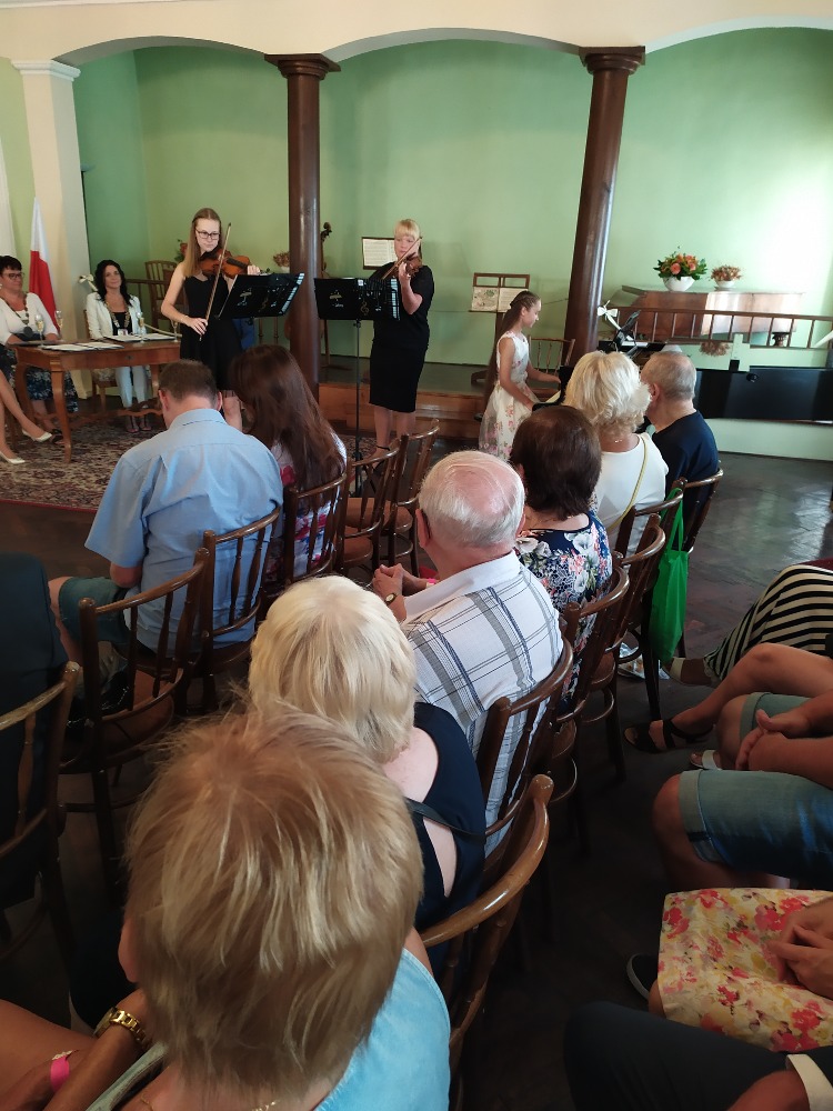 Trio NE-E v Jiřinkovém sále