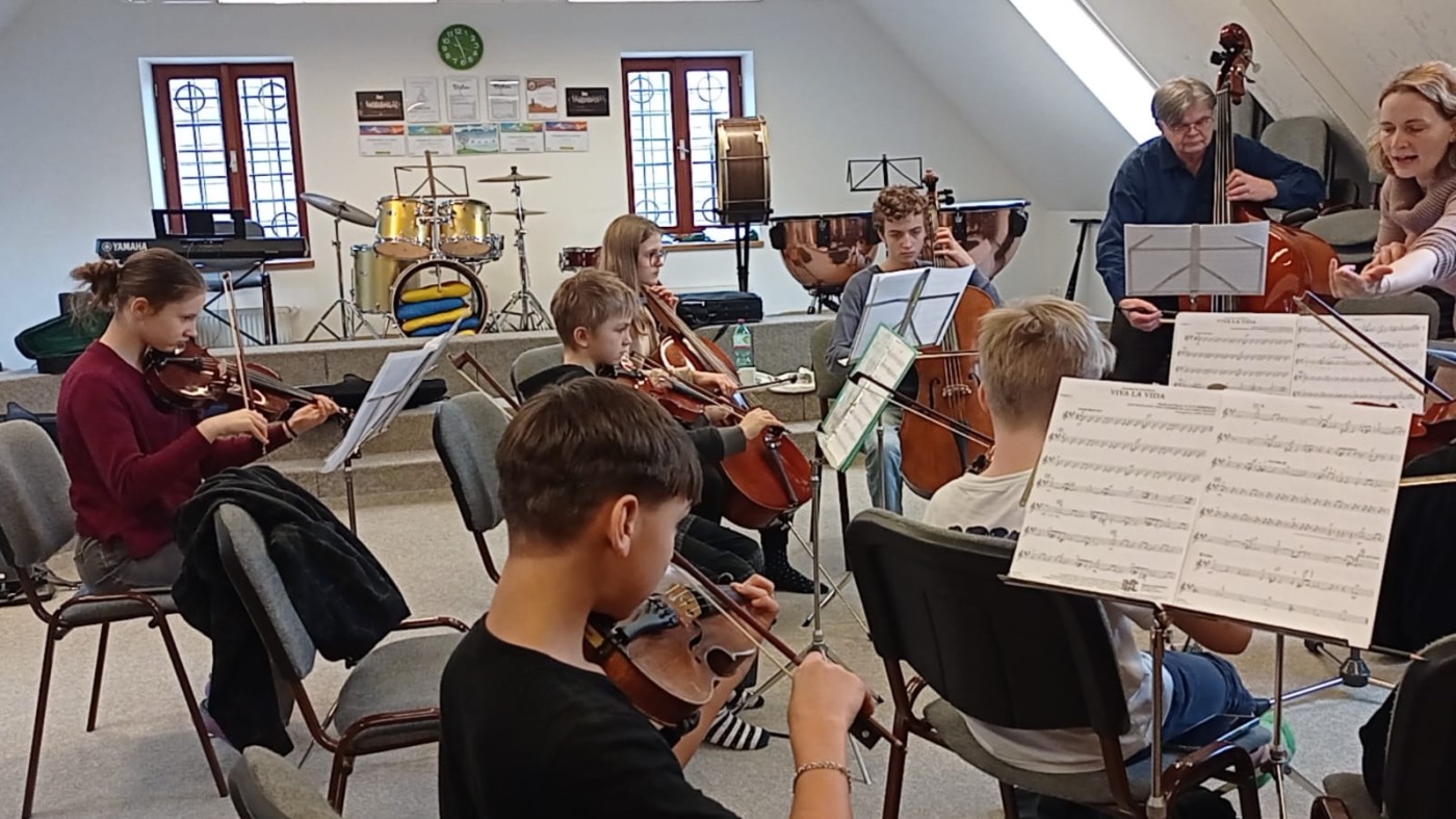 Nakouknutí do výuky orchestrální hry 